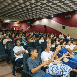 Cineclube Bahia Pela Paz exibe o filme ‘Deixa na Régua’ e amplia acesso de jovens ao cinema