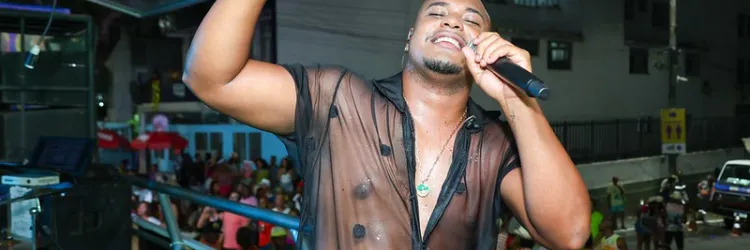 Diego Cardoso comanda bloco com o grupo Samba de Nego