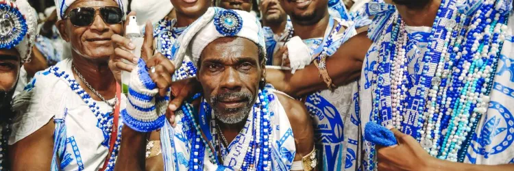 O toque do agogô une gerações no afoxé Filhos de Gandhy 