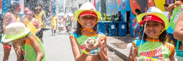 Bloco Vamos Nessa Kids reúne família no circuito Osmar