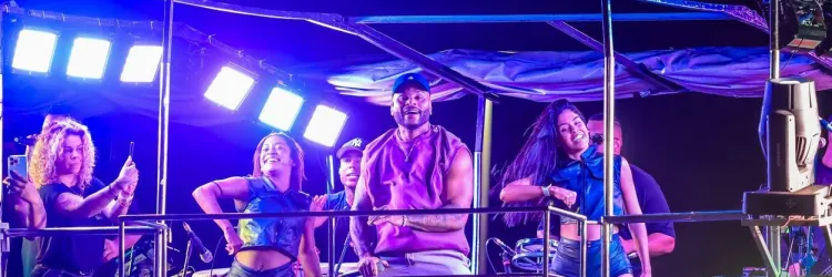 Tony Salles encerra primeiro dia da pré-Micareta com energia e samba no pé