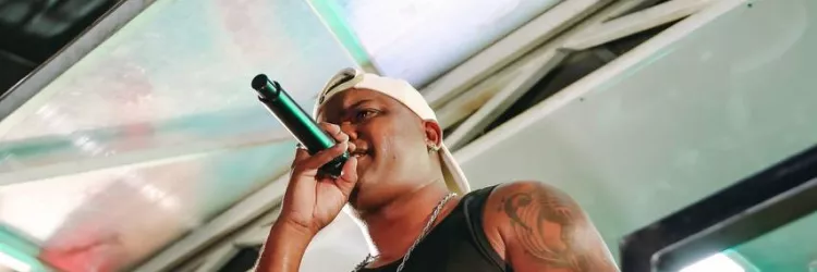 Pagonejo mistura sertanejo e pagode e levanta o público no Palco Bel da Bonita