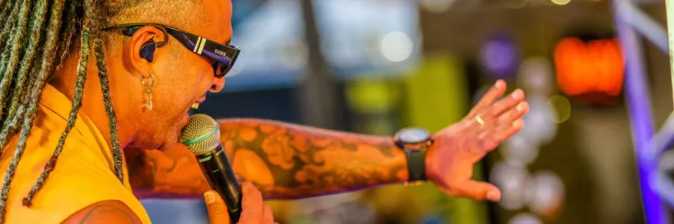 Em clima de festa e reivindicação, Bloco dos Trabalhadores estreia na Micareta de Feira ao som da banda Ara Ketu