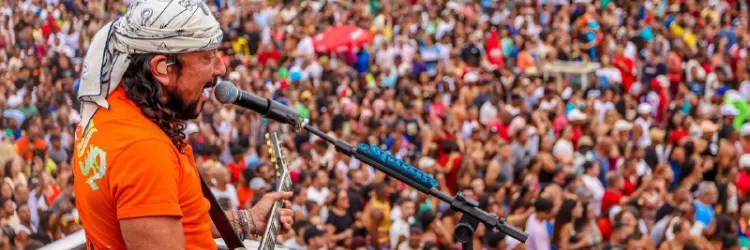 Micareta de Feira é aberta com entrega da chave ao Rei Momo e show de Bell Marques