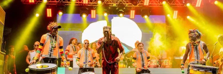 Diversidade musical marca terça-feira (27) de shows e cortejo percussivo no Pelourinho