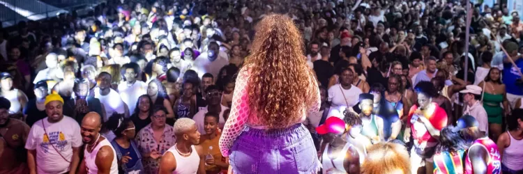 Aila Menezes no Pelô