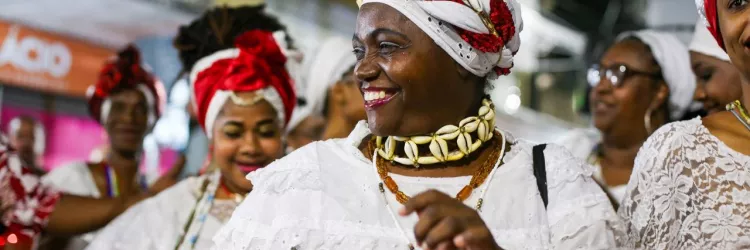 Arca do Axé apresentou cortejo marcado pela força da dança afro e da musicalidade 