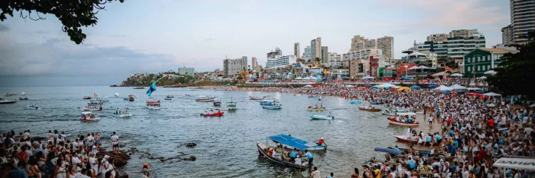 Fé e tradição marcam a Festa de Iemanjá em Salvador