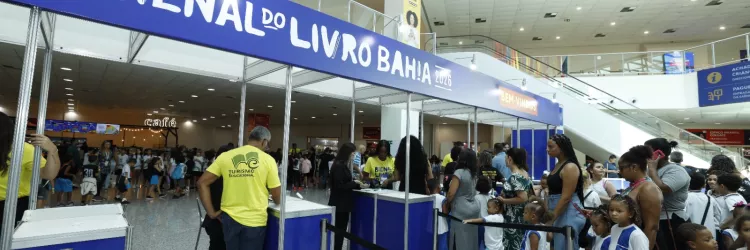 Coletivos Bahia Pela Paz levam mais de 100 jovens periféricos para a Bienal do Livro em Salvador