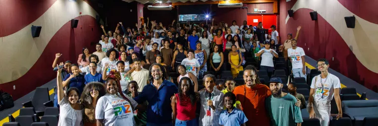 Programa Bahia Pela Paz leva 130 jovens para assistir filme “Sonho de Arrocha” através de articulação entre SJDH e SecultBA