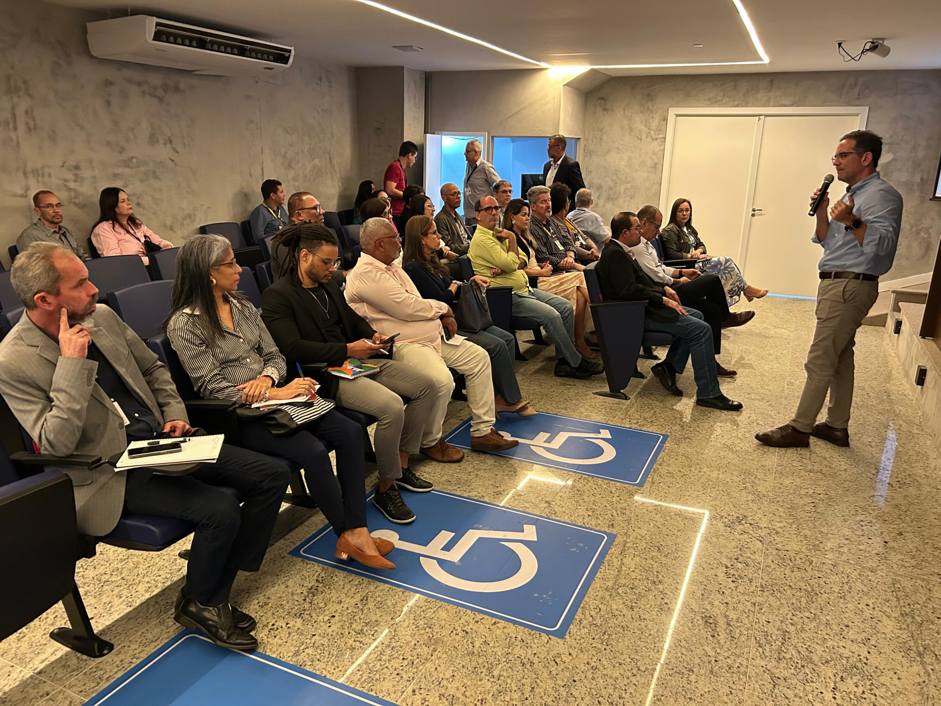 Diretor do Detran e a platéia