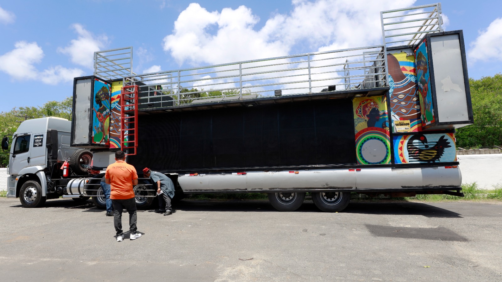 Detran e órgãos do Governo do Estado iniciam fiscalização em trios elétricos e carros de apoio para o carnaval 2026