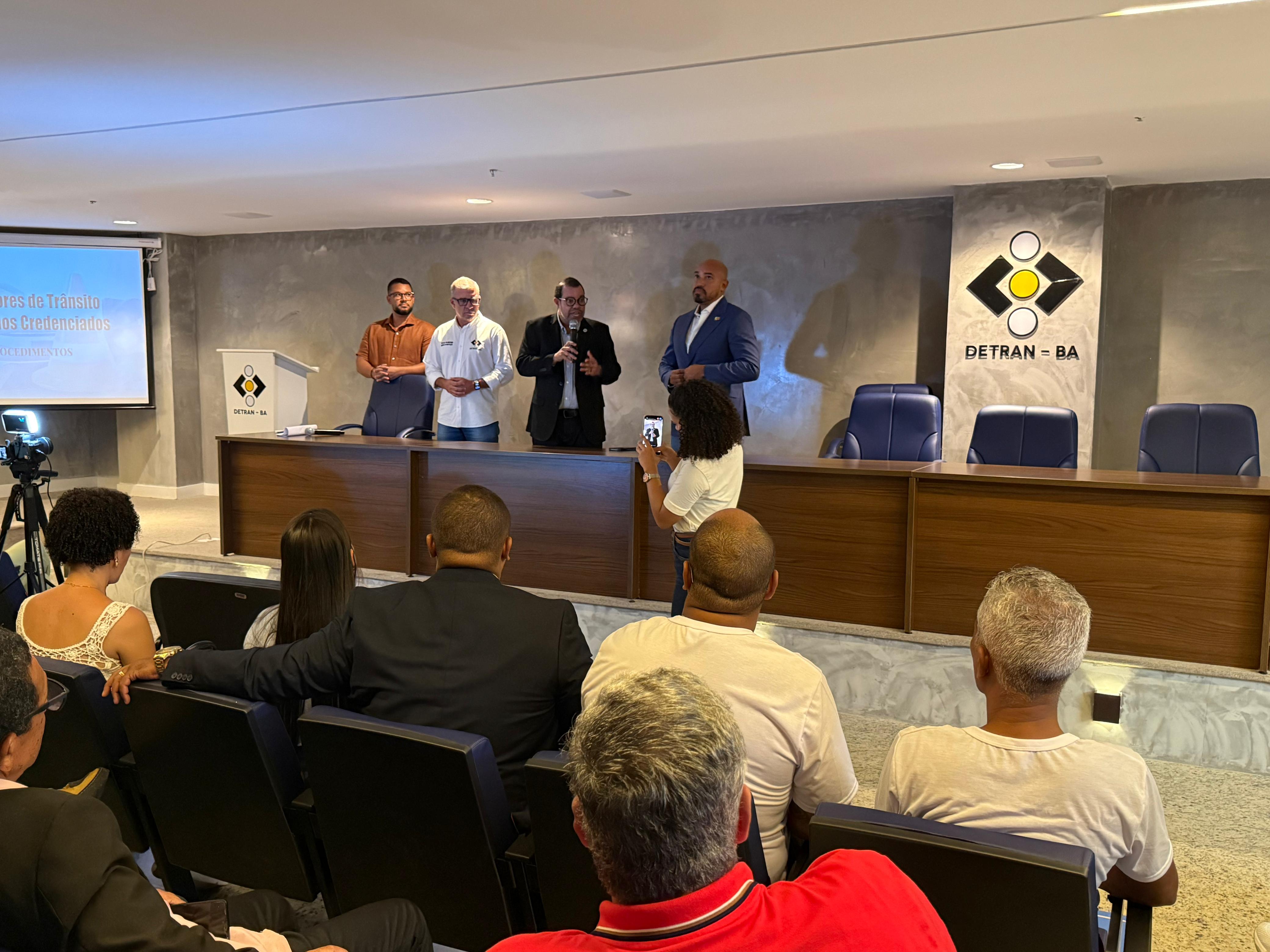 Governo do Estado e instrutores autônomos de trânsito dialogam sobre cadastramento individual