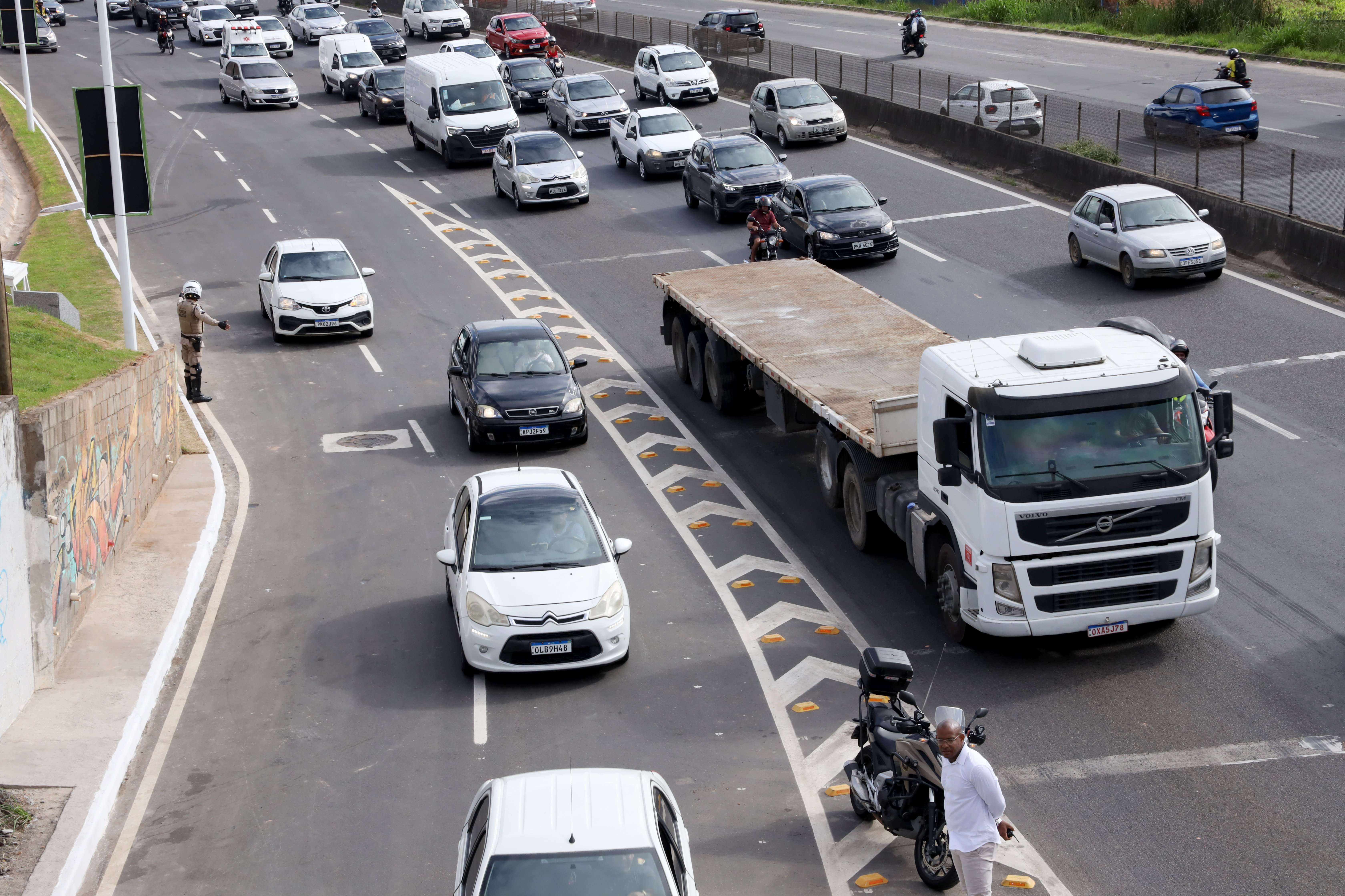 Desconto de 8% no IPVA para veículos com  placas de final 5 vai até esta quinta (28)