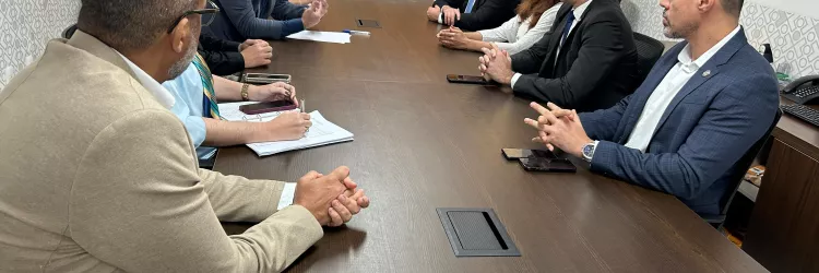 Diretor do Detran em reunião com o secretário de Segurança Pública, Maurício Werner, a procuradora geral do Estado e outras autoridades