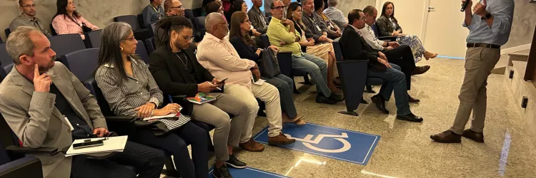 Diretor do Detran e a platéia