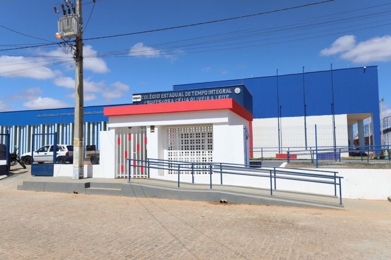 Colégios estaduais de Ibipeba recebem visita de técnicos da SEC