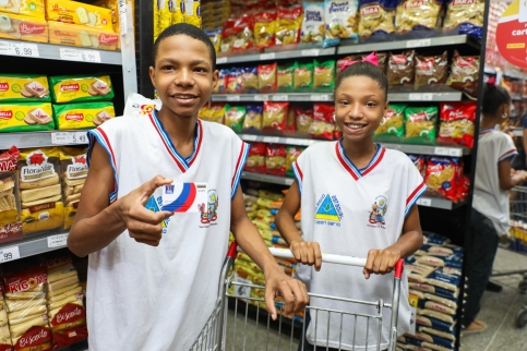 Famílias dos estudantes beneficiados já podem utilizar o novo crédito do Bolsa Presença