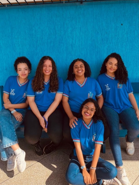 Estudantes usam ingredientes naturais para desenvolver esmalte para unhas