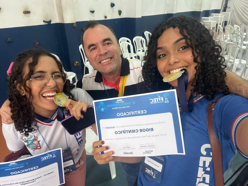 Participação de estudantes do CETEP Região Metropolitana na 23ª Feira Interativa de Tecnologia e Ciência Brasil, no Paraná, rende seis prêmios