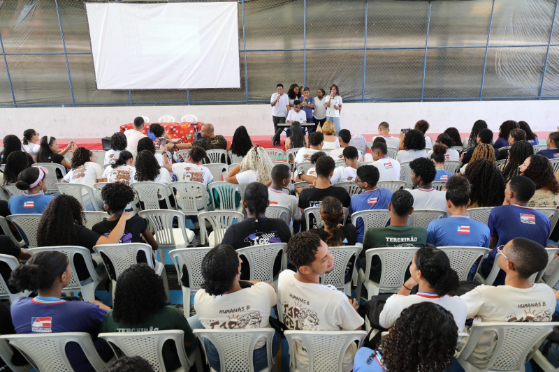 "Caravana do Saber" prepara alunos para o Enem