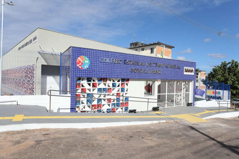 Em Camaçari, entrega de escola de tempo integral firma o compromisso do Governo do Estado com a acessibilidade
