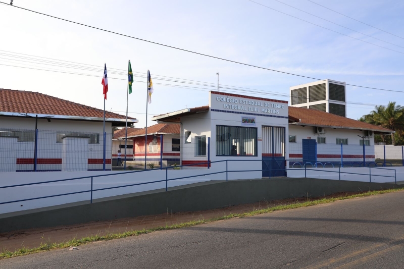 Governo do Estado entrega Colégio de Tempo Integral em Ouriçangas e autoriza novas obras na unidade