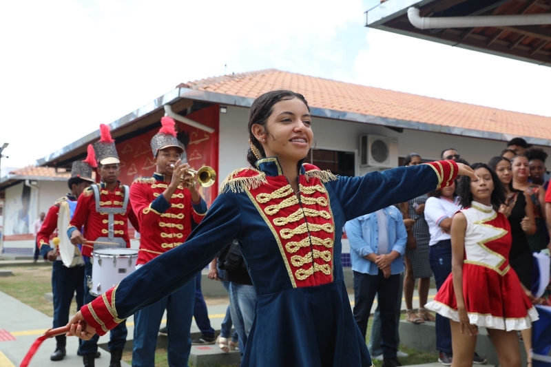 Governo do Estado entrega Colégio de Tempo Integral em Ouriçangas e autoriza novas obras na unidade