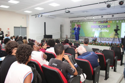 Procon-Ba leva debate sobre consumo consciente e educação financeira para escola no Imbuí