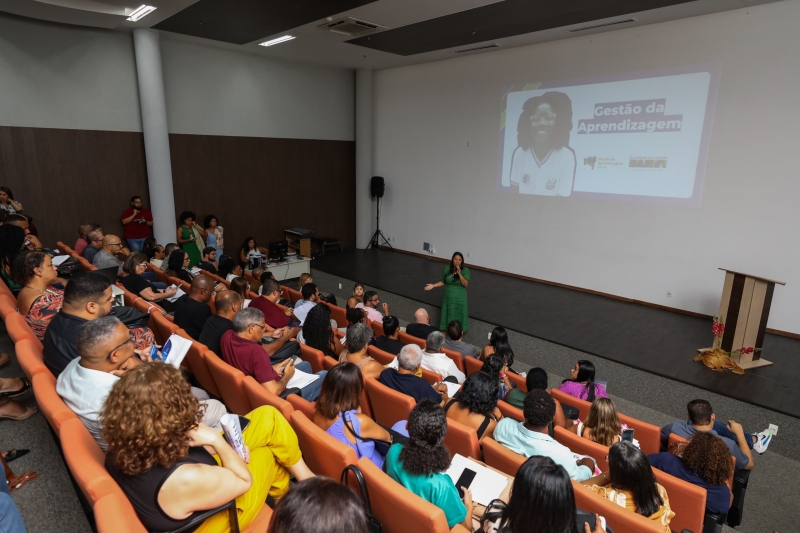 Gestores escolares de Salvador e RMS participam de debate sobre Regime de Progressão Parcial