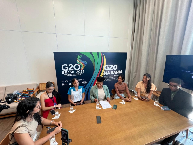 Estudantes de agências de notícias da SEC fazem entrevista exclusiva com ministra da Cultura, no G20 em Salvador