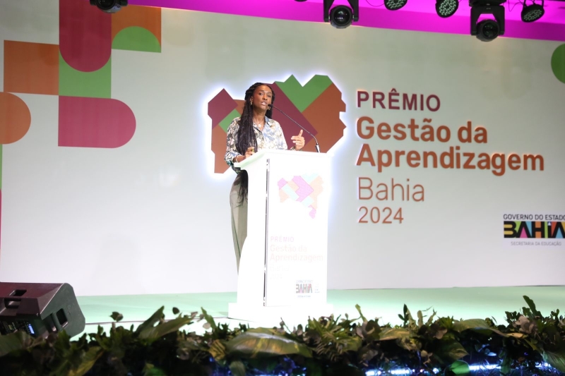 Durante seminário, SEC avalia ano letivo 2024 e premia escolas que foram destaque na gestão de aprendizagem