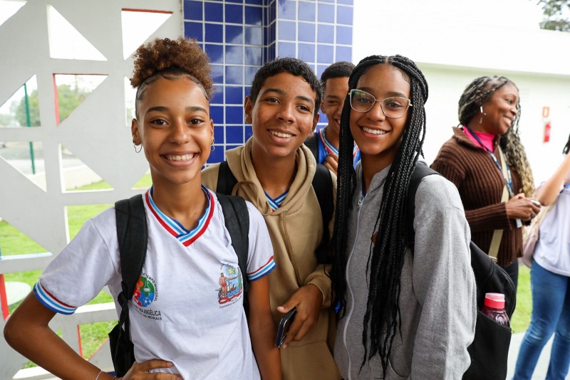 Governo do Estado entrega novas obras de Educação em Feira de Santana