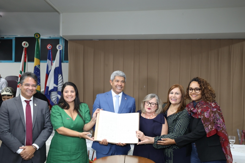 Governador participa da posse da nova vice-reitora da Uefs e entrega Pavilhão de Aulas 1