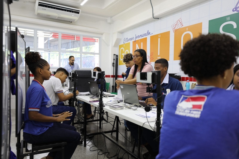 SAC Itinerante oferece serviços do TRE em cinco escolas estaduais