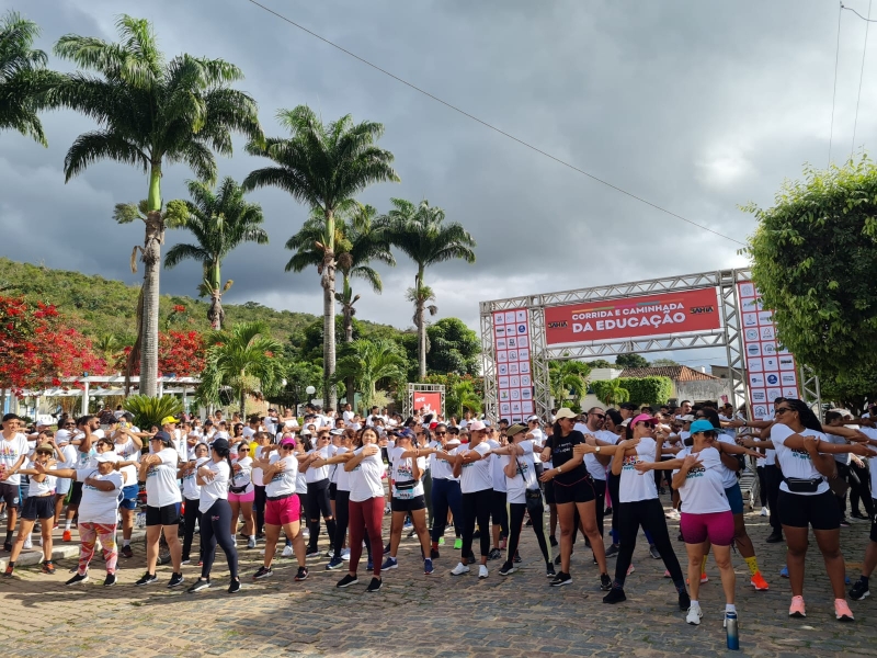 1ª Corrida e Caminhada da Educação reúne dez mil participantes e arrecada três toneladas de alimentos para o Bahia Sem Fome