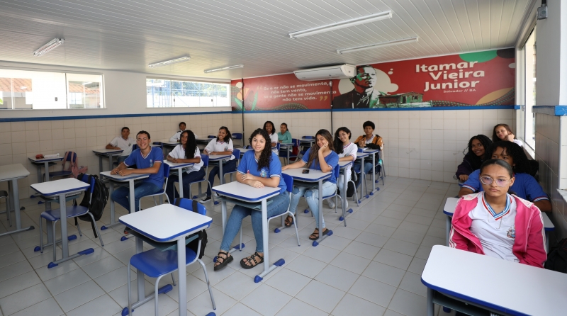 Escola de tempo integral é entregue em Aiquara