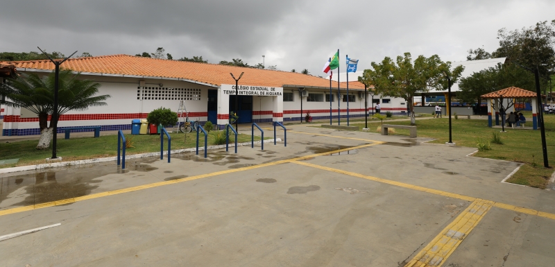 Escola de tempo integral é entregue em Aiquara