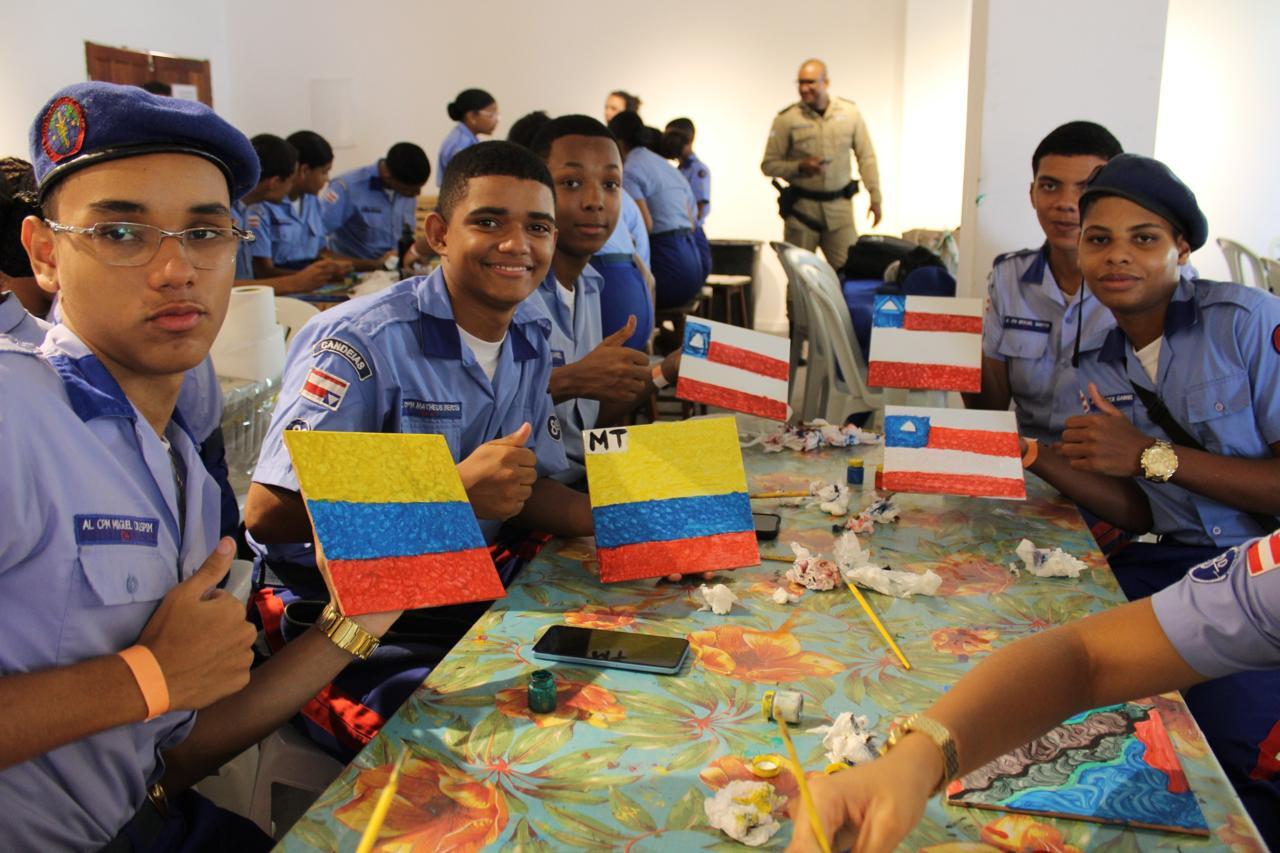 Estudantes de escolas públicas conhecem espaços culturais durante as férias