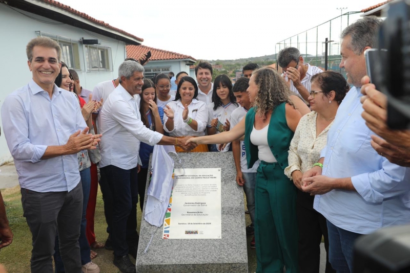 Comunidade escolar comemora entrega de duas unidades de ensino e avanços na educação de Santaluz