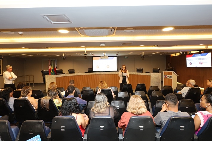 Diretores da rede estadual são orientados sobre gestão dos recursos públicos