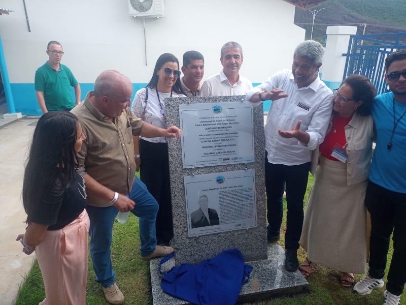 Governo do Estado entrega escola e mercado em Novo Horizonte e autoriza obras em Macaúbas
