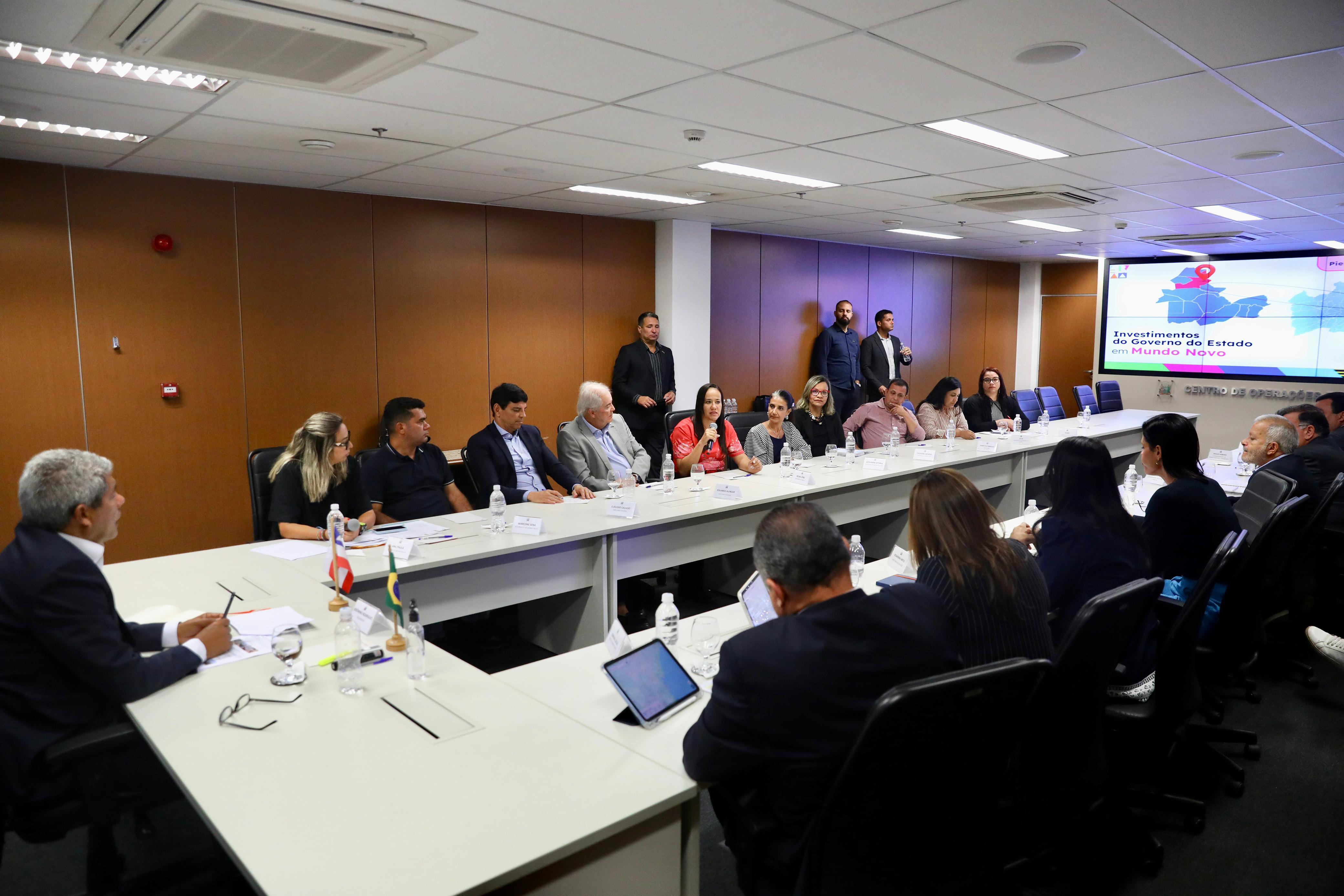 Governo do Estado discute obras e investimentos em Educação para Mundo Novo