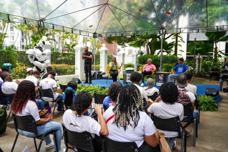 Jovens cientistas apresentam projetos na Semana Nacional de Ciência e Tecnologia em Salvador