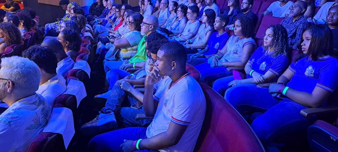 Estudantes da rede estadual participam do programa Sem Censura ao vivo em Salvador