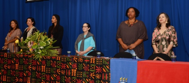 UNEB debate desafios e potencialidades do ensino médio na educação de jovens e adultos em painel