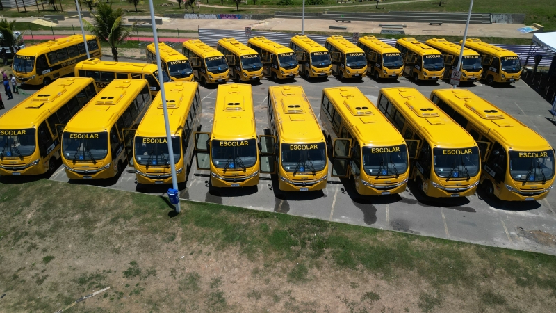 Governo do Estado amplia mobilidade de estudantes do interior com entrega de 417 ônibus escolares