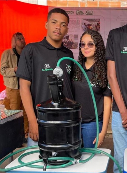 Projeto de estudantes de Planaltino transforma resíduos orgânicos em biogás e biofertilizante