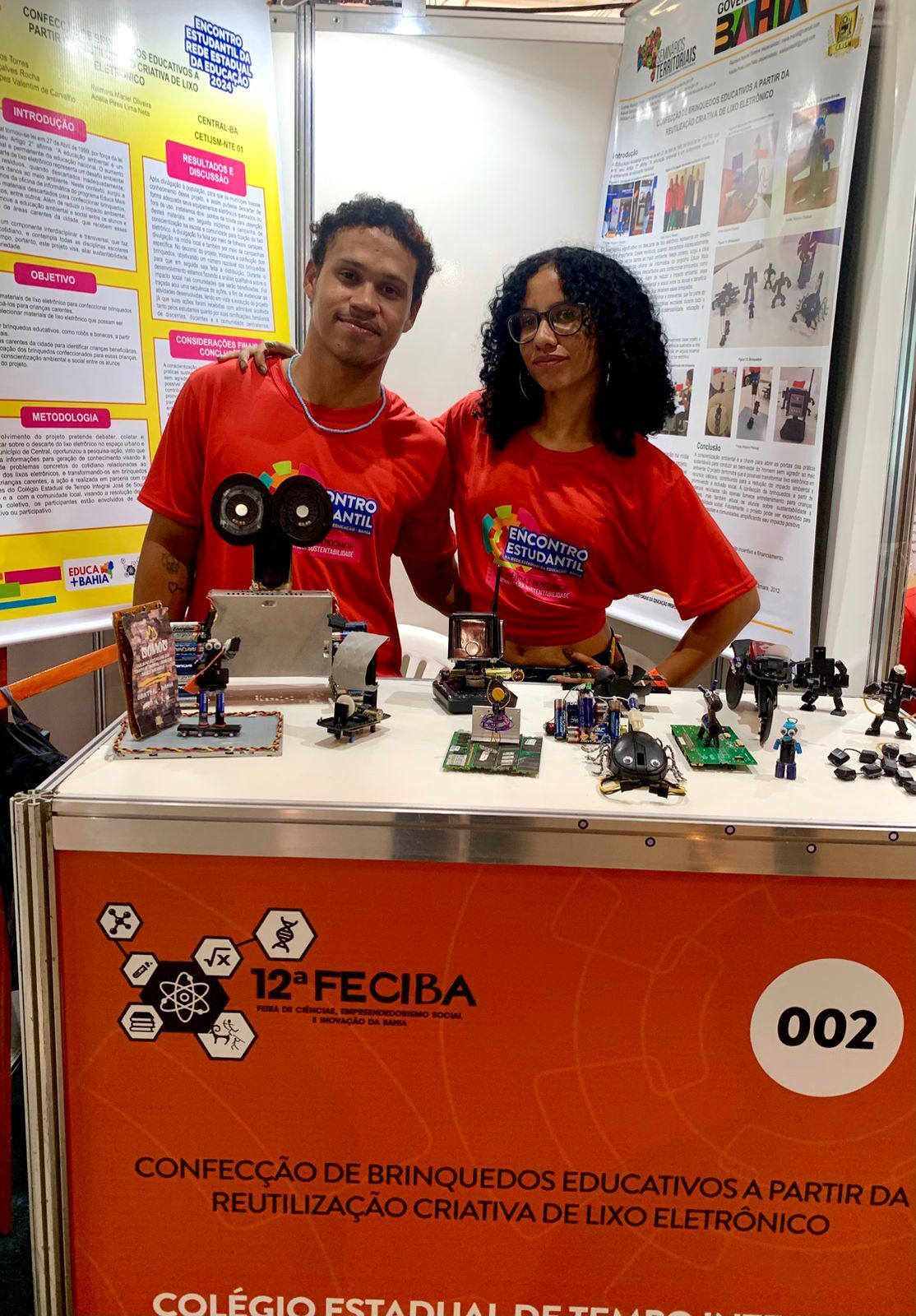 Estudantes criam brinquedos educativos a partir de resíduos eletrônicos