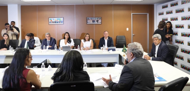 Em encontro com prefeitos, governador e secretária da Educação reafirmam compromisso com municípios